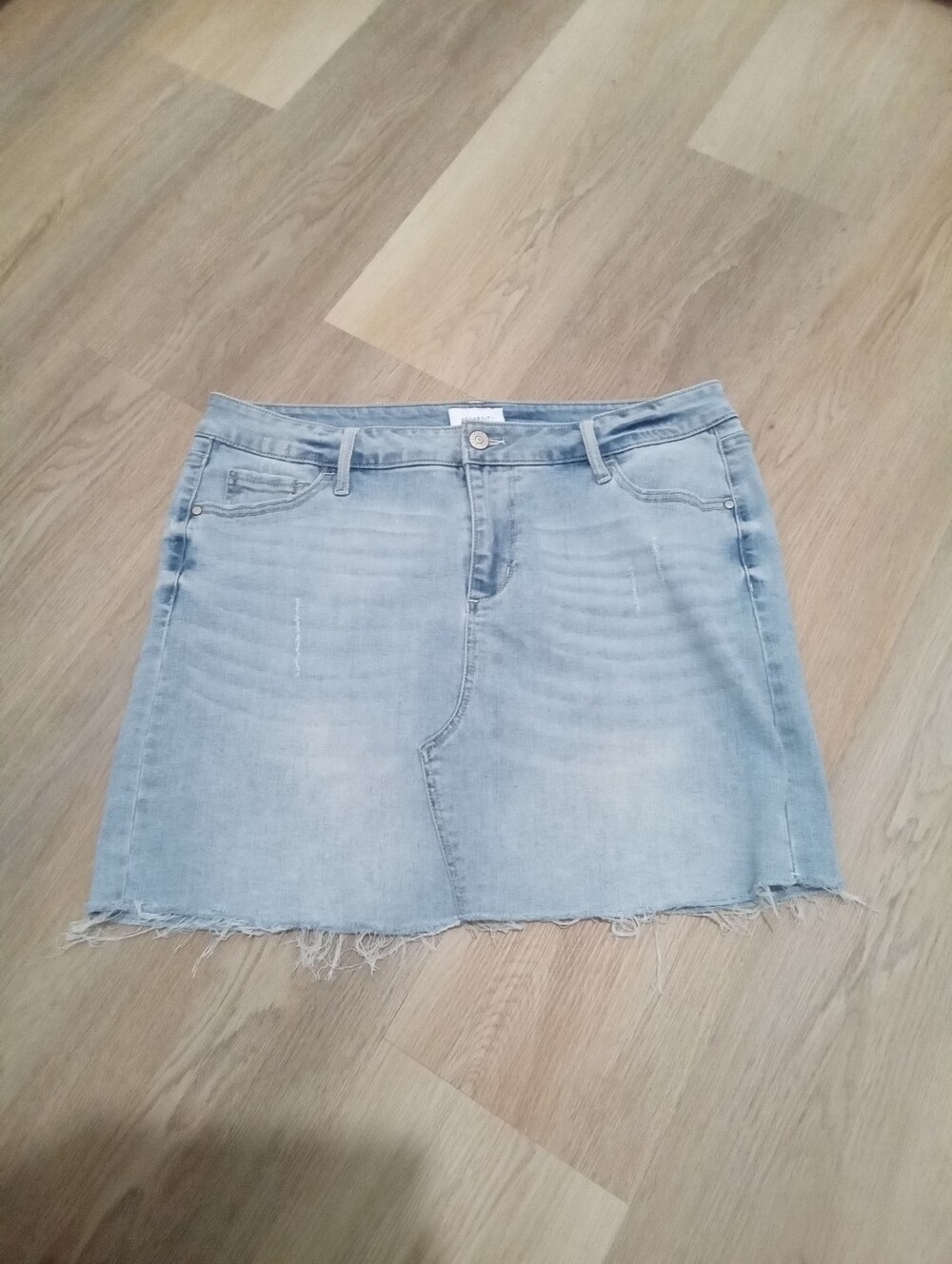 Celebrity Pink Junior's Size 11 (30)Light Blue Denim Mini Skirt with Frayed Hem